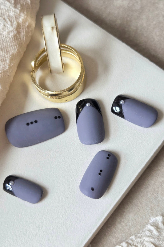 Velvet Noir – Hand-Painted Press-On Nails