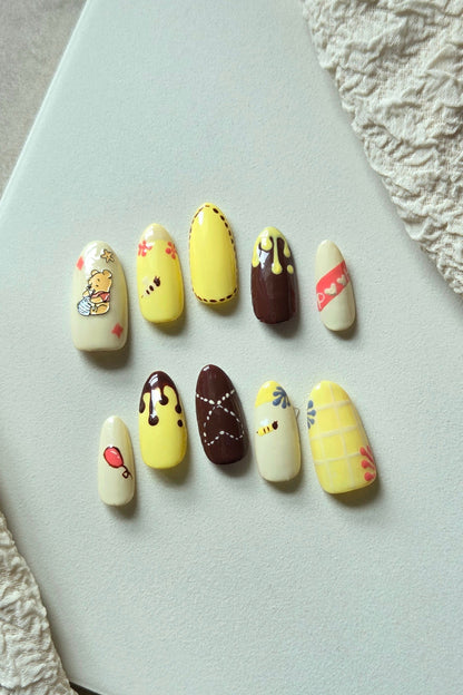 Honey Days – Hand-Painted Press-On Nails